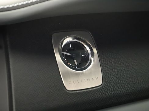 Used 2024 Rolls-Royce Cullinan w/ Cullinan Package AWD/4WD image 32