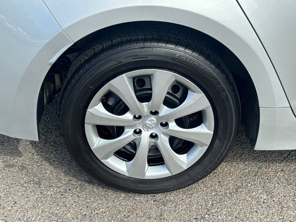 Used 2024 Toyota Corolla LE FWD image 43