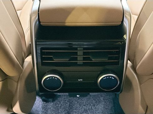 New 2026 Land Rover Range Rover Long Wheelbase SE AWD/4WD image 18