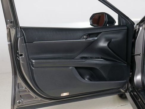 Used 2018 Toyota Camry LE FWD image 25