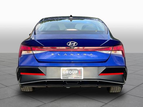 Used 2025 Hyundai Elantra SEL FWD image 5