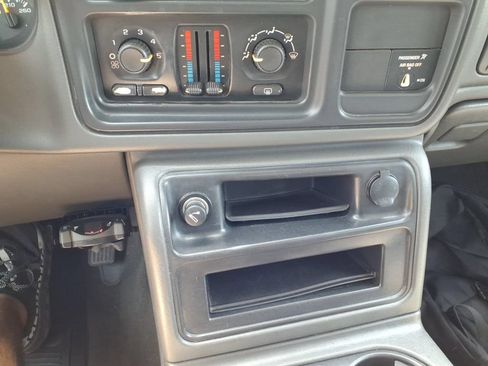 Used 2005 Chevrolet Silverado 2500 LS RWD image 15
