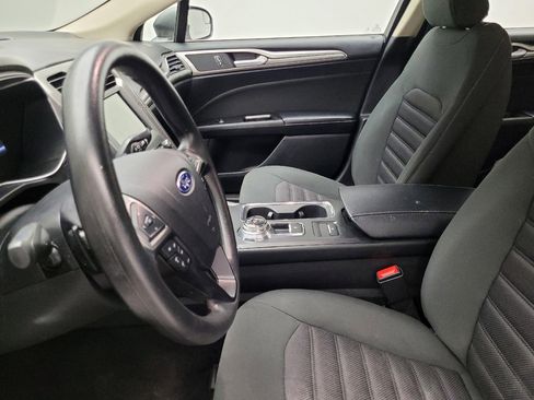 Used 2017 Ford Fusion SE w/ Fusion SE Technology Package image 17