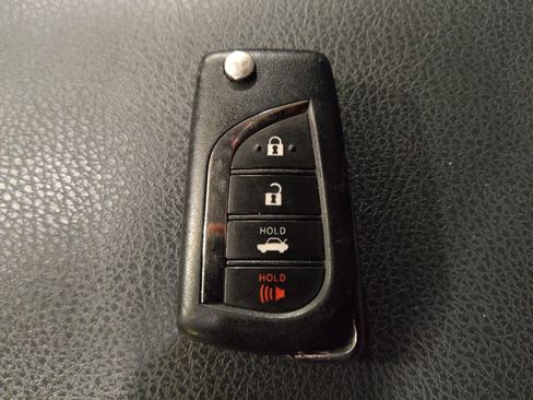 Used 2022 Toyota Camry LE FWD image 32