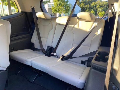 Used 2025 Kia Telluride S FWD image 26