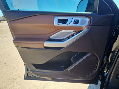 Used 2023 Ford Explorer King Ranch w/ Technology Package image 13