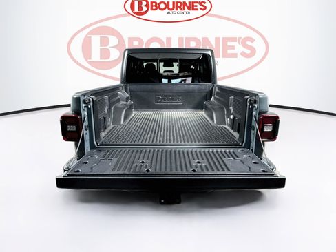 Used 2026 Jeep Gladiator Mojave AWD/4WD image 24