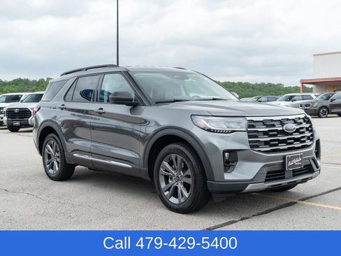 Used 2025 Ford Explorer Active w/ Active Comfort Package AWD/4WD image 8