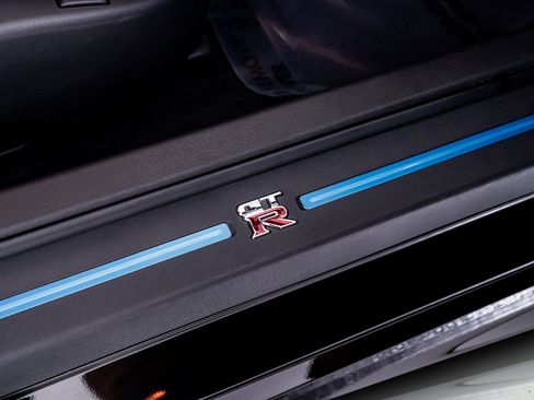 Used 2021 Nissan GT-R Premium image 35
