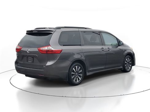 Used 2019 Toyota Sienna XLE Premium image 4