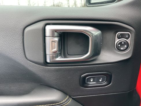 Certified 2025 Jeep Wrangler Sahara image 32