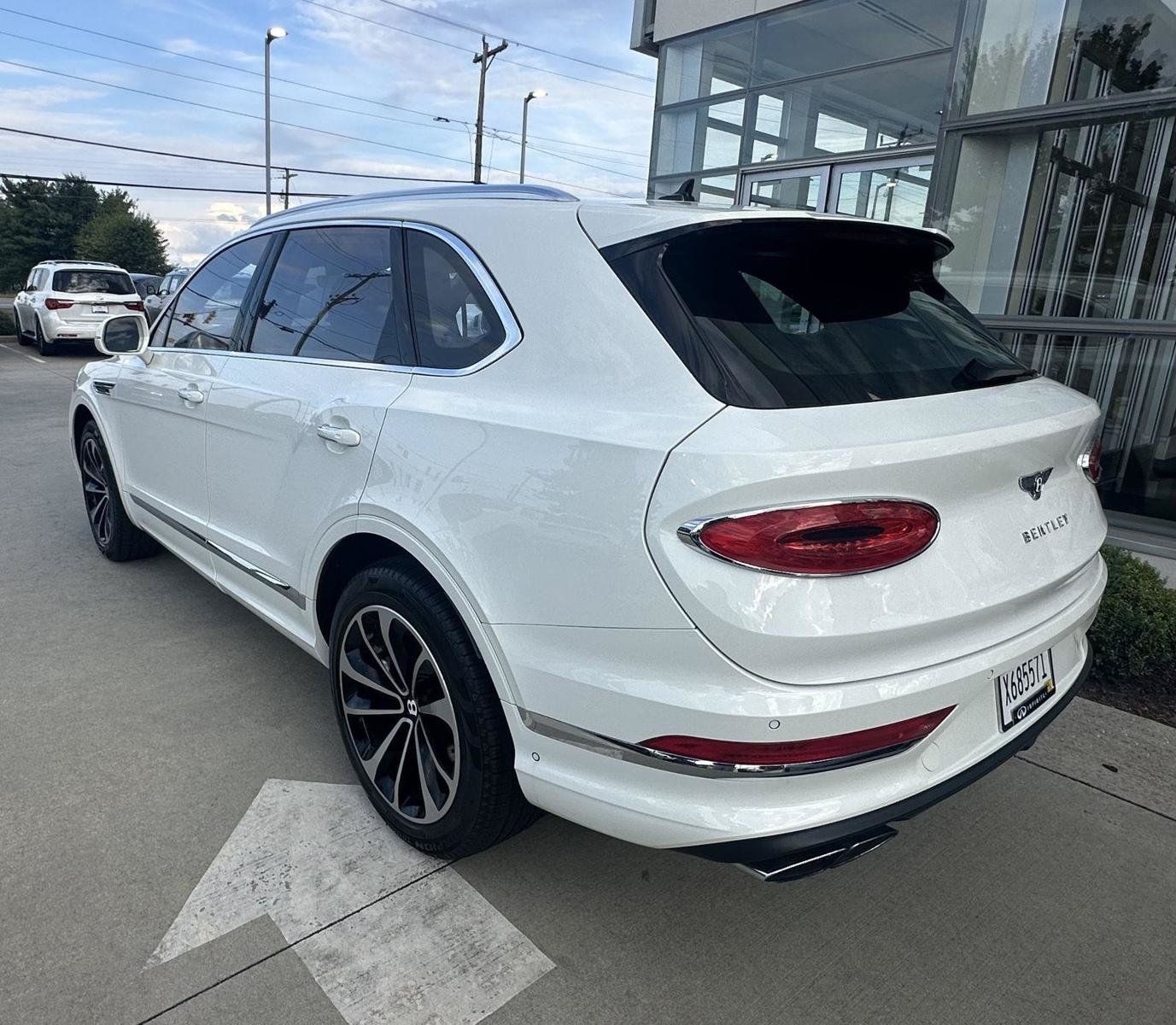 Used 2023 Bentley Bentayga AWD/4WD image 5