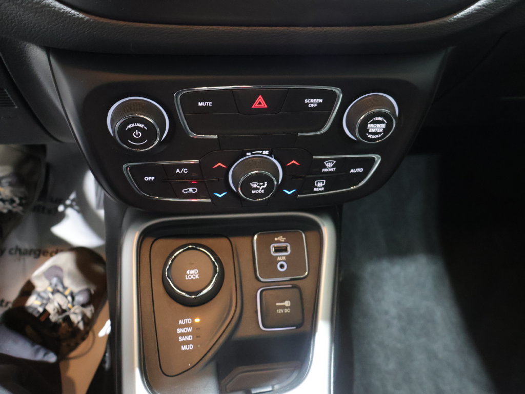 Used 2018 Jeep Compass Latitude w/ Popular Equipment Group AWD/4WD image 29