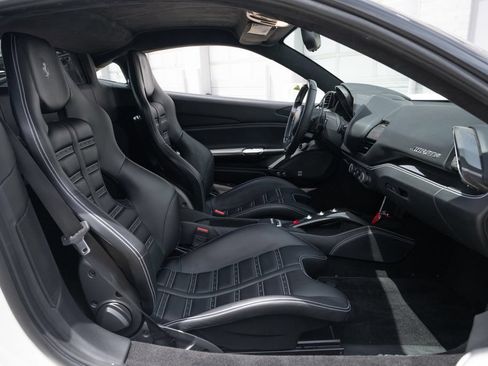 Used 2017 Ferrari 488 GTB RWD image 58