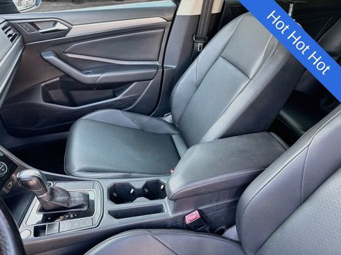 Used 2019 Volkswagen Jetta SE w/ Cold Weather Package FWD image 19