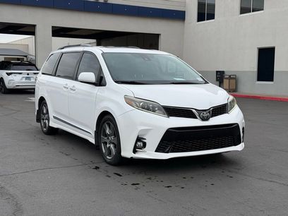 Used 2018 Toyota Sienna SE