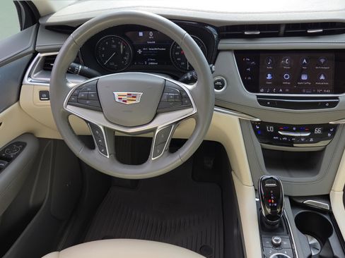 Used 2024 Cadillac XT5 Premium Luxury w/ Technology Package FWD image 11