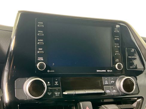 Used 2021 Toyota Highlander LE image 28