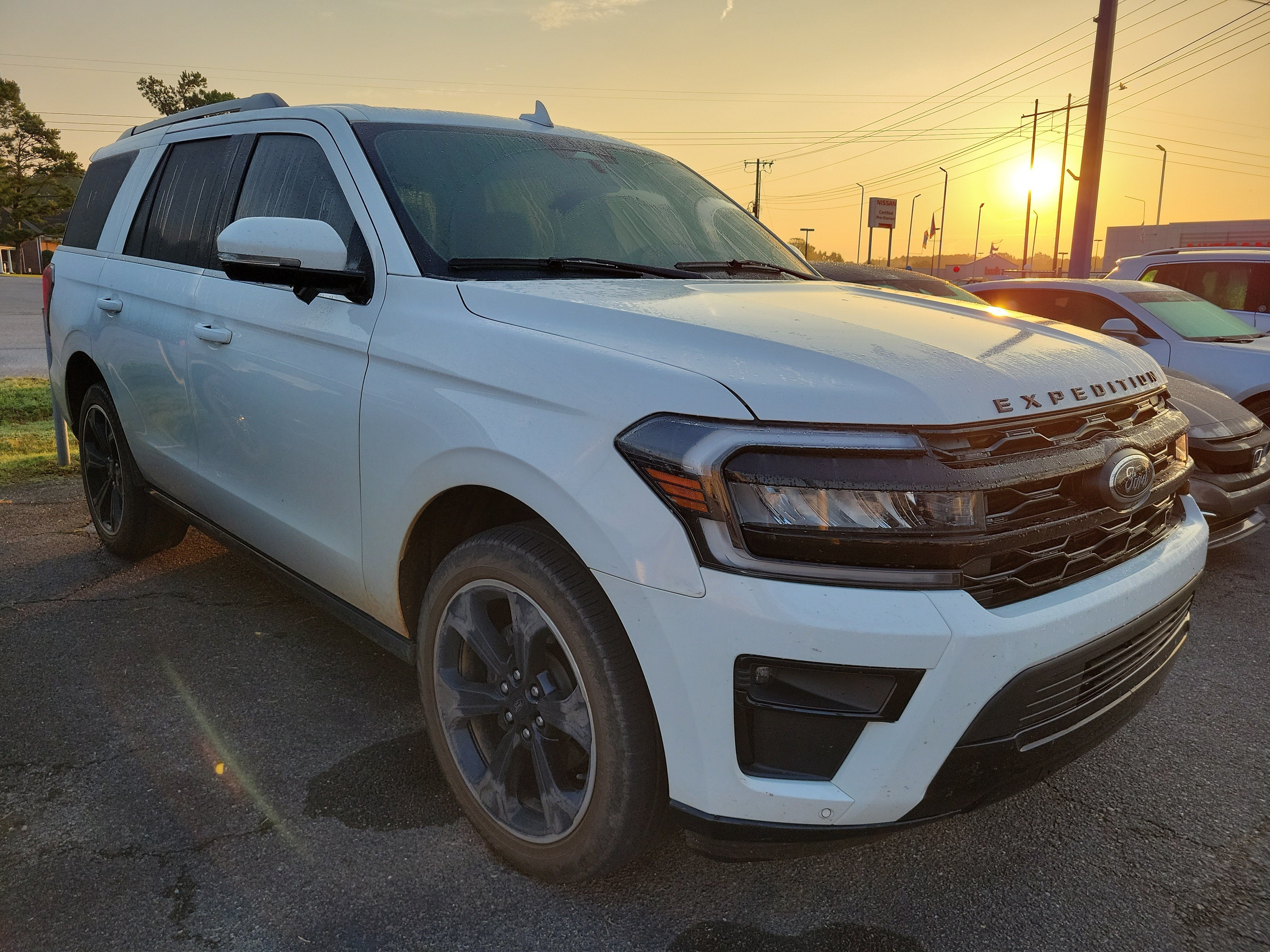 Used 2024 Ford Expedition Limited RWD image 1