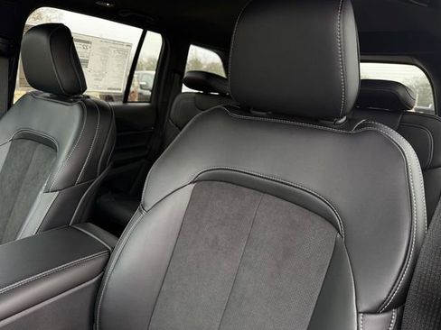 New 2025 Jeep Grand Cherokee Altitude image 21