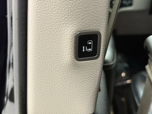 Used 2024 Chrysler Pacifica Touring-L image 19