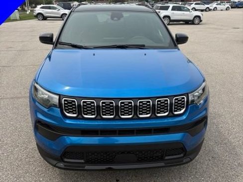 Used 2025 Jeep Compass Limited AWD/4WD image 9