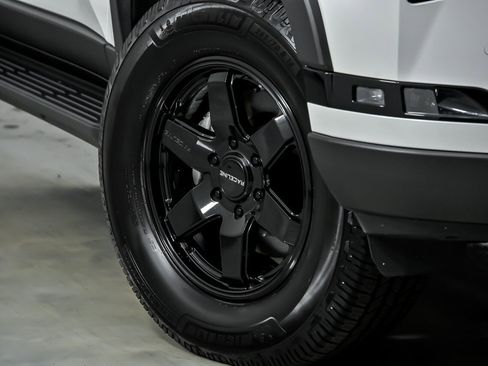 Used 2025 Lexus GX 550 w/ Accessory Package (CT) AWD/4WD image 4