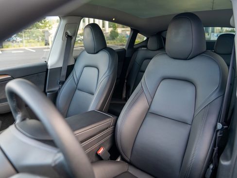 Used 2024 Tesla Model Y Long Range image 5