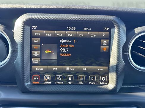 Used 2021 Jeep Gladiator Overland w/ Uconnect 4C Nav & Sound Group image 16