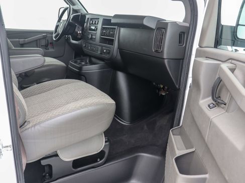 Used 2020 Chevrolet Express 3500 LT w/ LT Preferred Equipment Group image 15