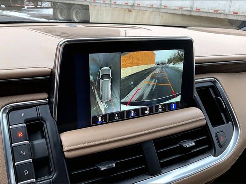 Used 2024 Chevrolet Suburban Premier image 14