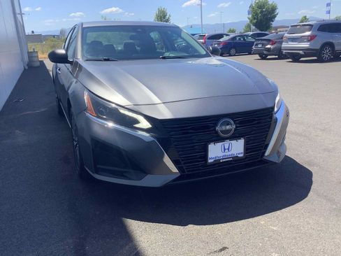 Used 2024 Nissan Altima 2.5 SV FWD image 9
