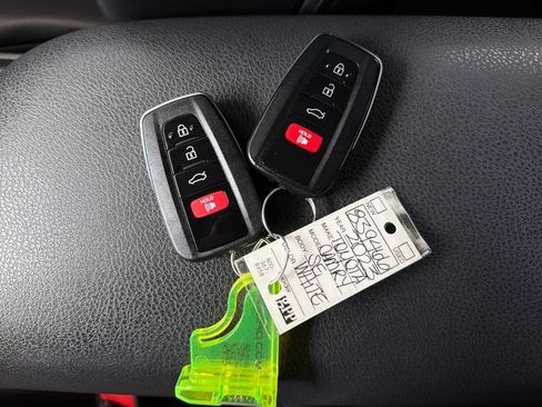 Used 2023 Toyota Camry SE w/ Convenience Package FWD image 32