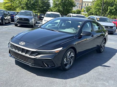 Used 2025 Hyundai Elantra Sport FWD image 8