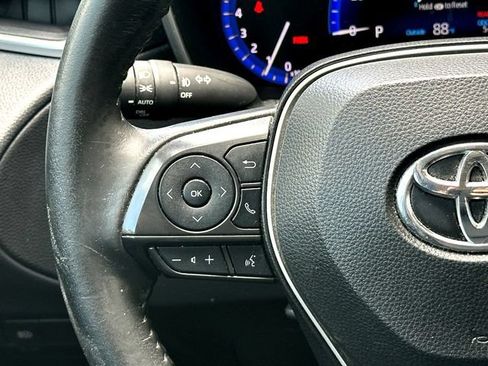 Used 2022 Toyota Corolla Cross XLE w/ Convenience Package FWD image 23