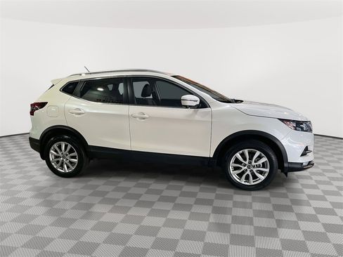 Used 2022 Nissan Rogue Sport SV w/ Technology Package image 2
