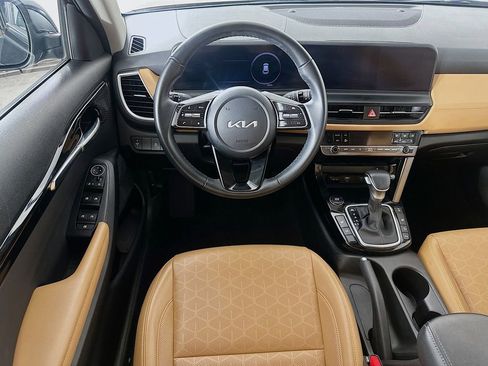 Certified 2025 Kia Seltos EX w/ EX Sunroof Package AWD/4WD image 4