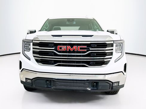 Used 2025 GMC Sierra 1500 SLT image 2