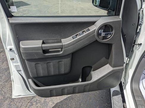 Used 2015 Nissan Xterra PRO-4X w/ Pro-4x Leather Package AWD/4WD image 11