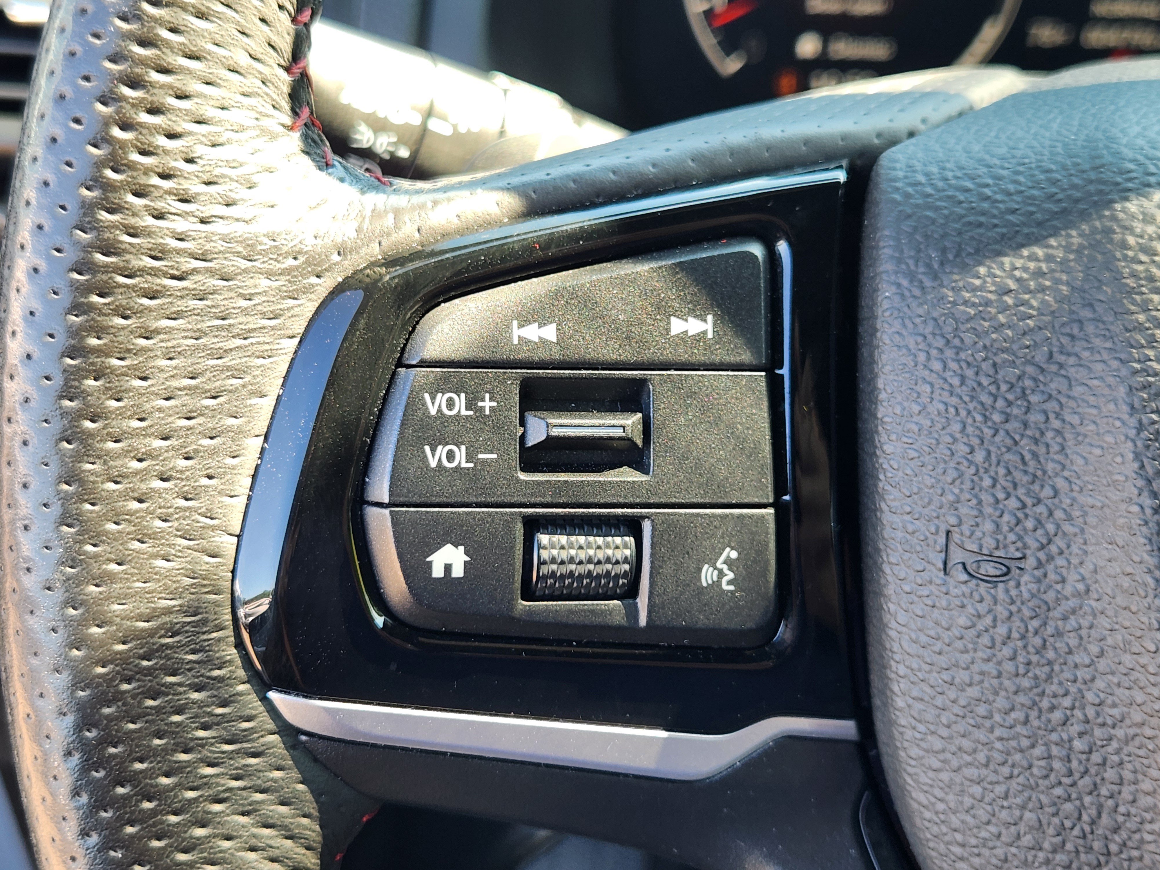 Certified 2025 Honda Ridgeline Black Edition image 24