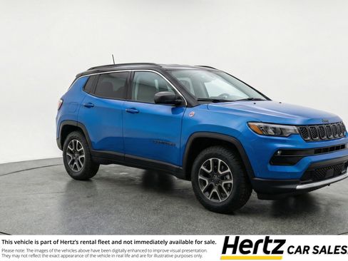 Used 2025 Jeep Compass Trailhawk image 1