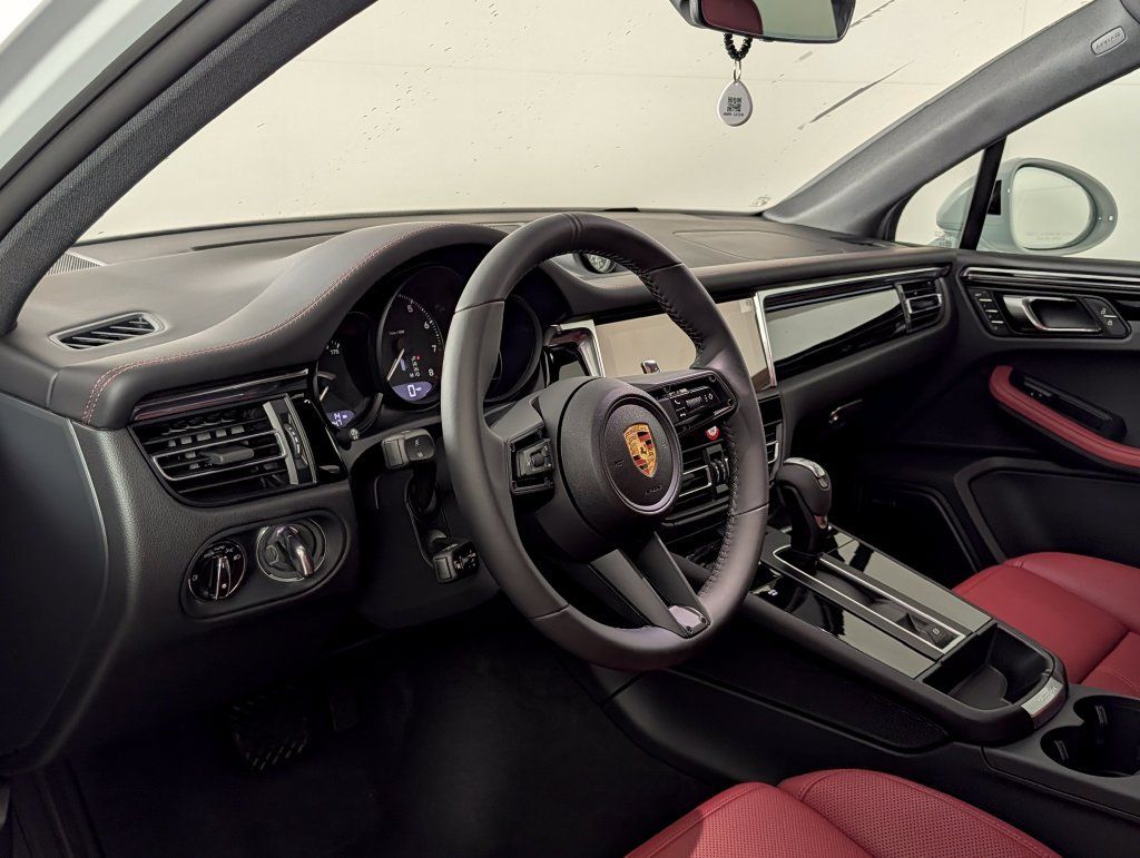 New 2026 Porsche Macan AWD/4WD image 4