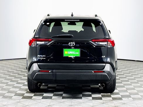 Used 2019 Toyota RAV4 LE image 8