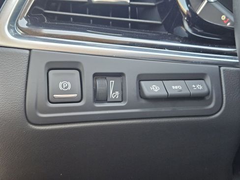 Certified 2023 Cadillac XT6 Premium Luxury w/ Platinum Package image 25