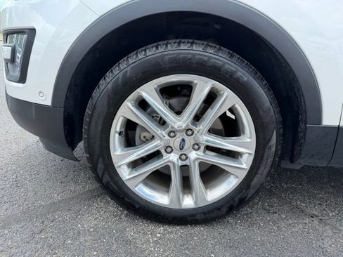 Used 2016 Ford Explorer Limited w/ Equipment Group 301A FWD image 16