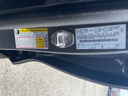 Used 2025 Ford Escape Active AWD/4WD image 28