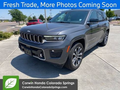 Used 2025 Jeep Grand Cherokee Overland w/ Luxury Tech Group IV AWD/4WD image 3