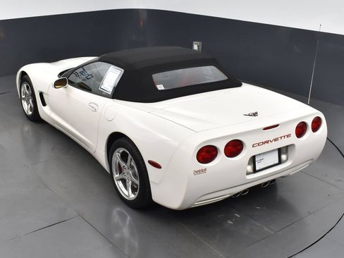 Used 2002 Chevrolet Corvette Convertible w/ Preferred Equipment Group2 RWD image 12
