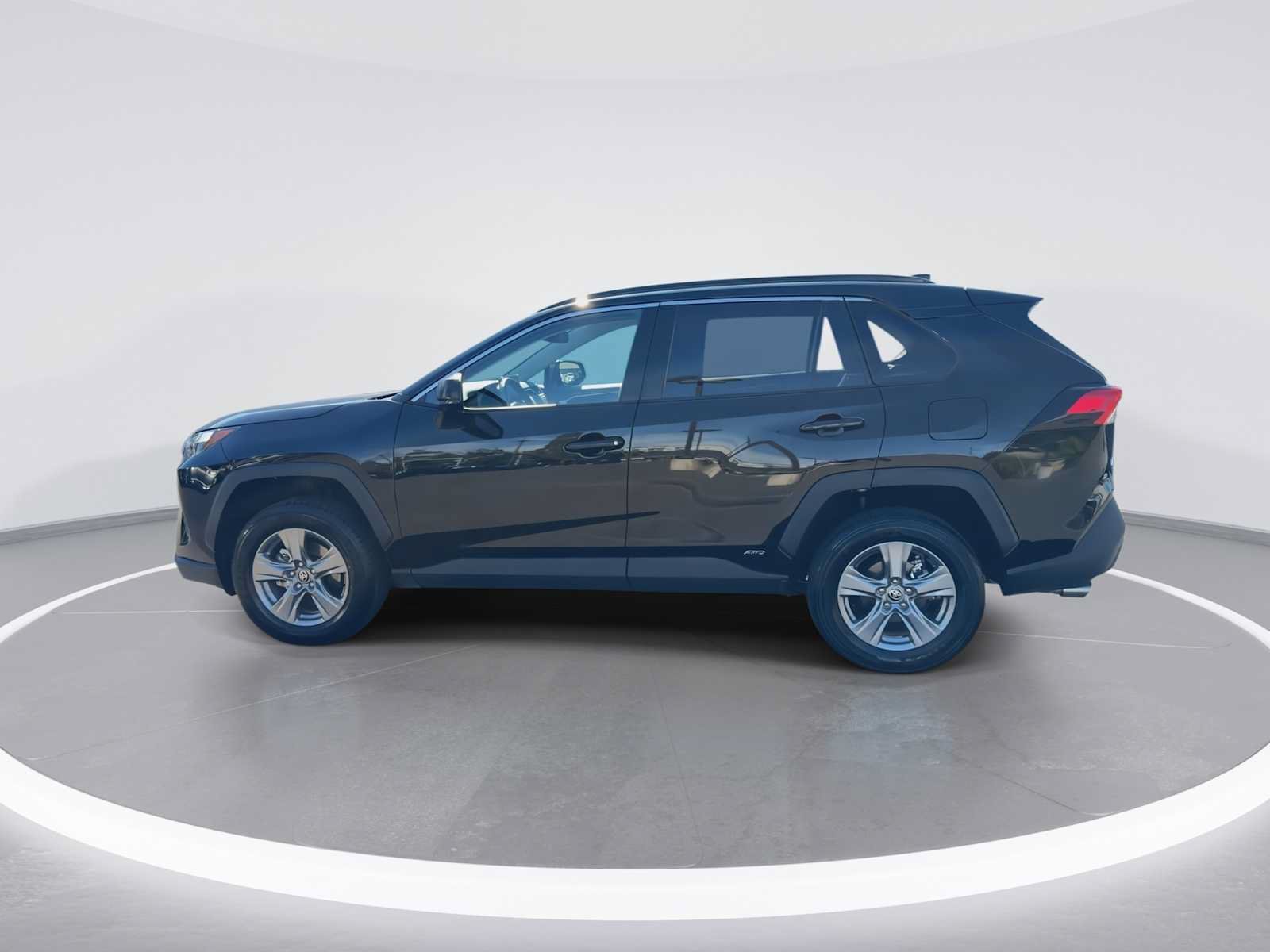 Certified 2025 Toyota RAV4 LE AWD/4WD image 5