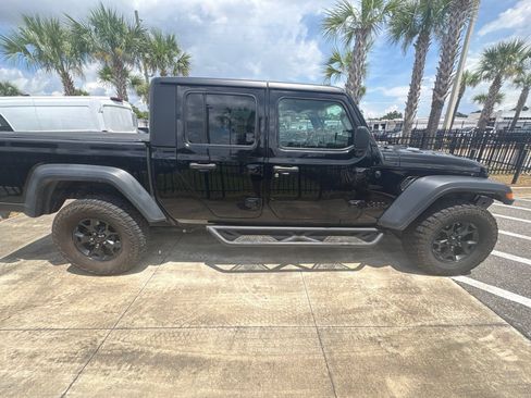 Used 2023 Jeep Gladiator Sport AWD/4WD image 4